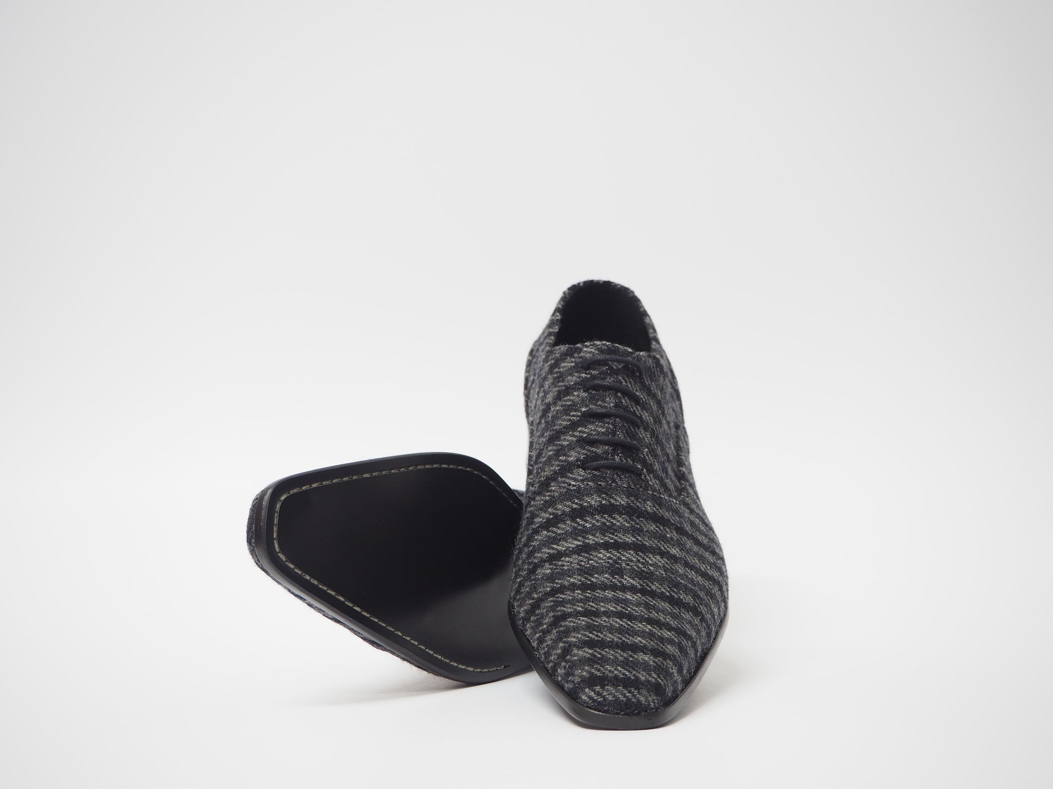 Size 44 - Gray & Black Tweed Oxford + Belt